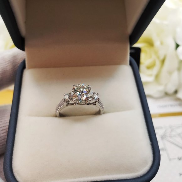 2 Carats Moissanite Engagement Ring with 925 Sterling Silver Band - Picture 6 of 10